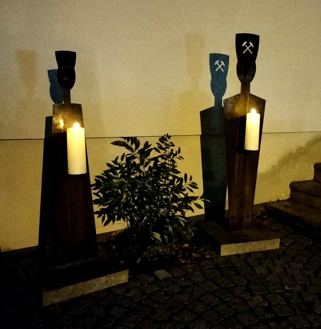 Beleuchtungs-Beispiel Deko-Elemente Bergmann und Engel mit Kerze